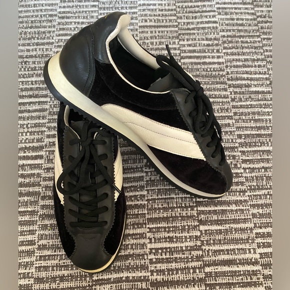 Dior Black/White Leather Diorun Sneakers Retails $1300 - Picture 3 of 13